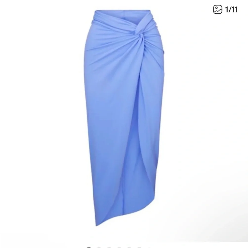 Sw19. NWT periwinkle skims signature swim sarong skirt 💜🩵